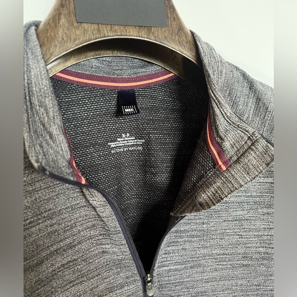 MEC Men's Gray Long Sleeve Quarter-Zip